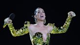 Katy Perry presenta a su hija en concierto ¡y es tan bella como su mamá!