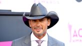 Country Music Fans Praise Tim McGraw for His "Normal" Christmas Tree