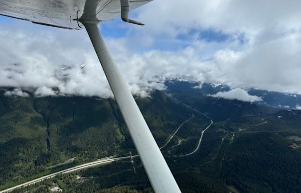 Pilot found dead inside plane wreckage near mountain in Washington state