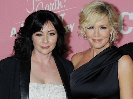 Jennie Garth Shares the Beverly Hills, 90210 Cast Text Chain's Heartbreaking Reaction to Shannen Doherty's Death: 'No More Loss'