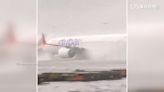 杜拜機場淹水 阿聯酋航空拒轉機客 490客困桃機！
