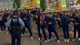 Le piden a Banda El Recodo detenerse por cantar en la vía pública de Japón