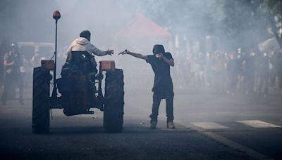 Manifestation « anti-bassines » à La Rochelle : des heurts entre black blocs et policiers, plusieurs interpellations