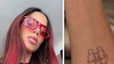 Anitta responde a críticas por tatuagem sobre constelação familiar; entenda