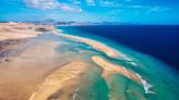 La playa de Fuerteventura que tiene dos orillas y que es única en el mundo