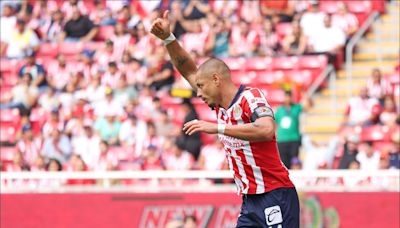 Chicharito Hernández envía emotivo mensaje a la afición rojiblanca tras victoria de Chivas