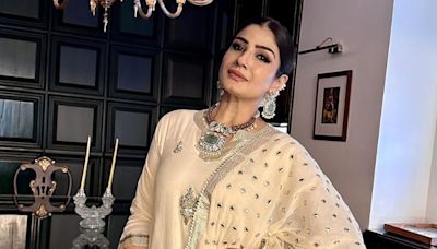 Raveena Tandon Pleads 'Please Don't Hit Me', After Alleged Rash Driving and Assaulting Women In Bandra- Watch Viral Video