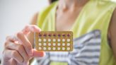 Pílula anticoncepcional é atacada por influenciadores nas redes, e trend causa alerta entre especialistas