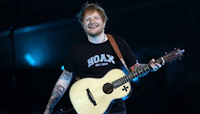 Ed Sheeran se divierte con ultras en el partido de Inglaterra