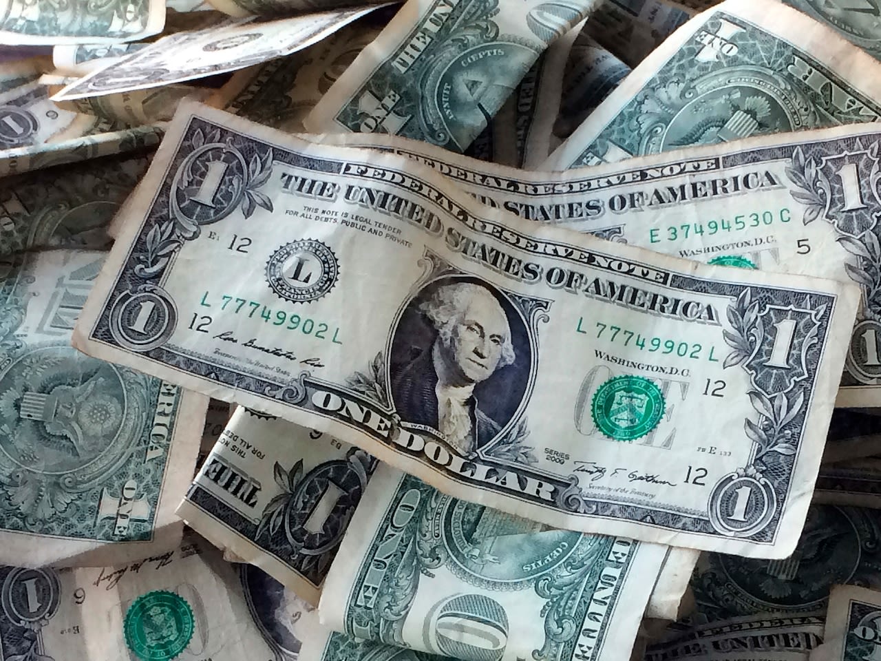 Here’s how to tell if that $1 bill in your pocket is worth $150K