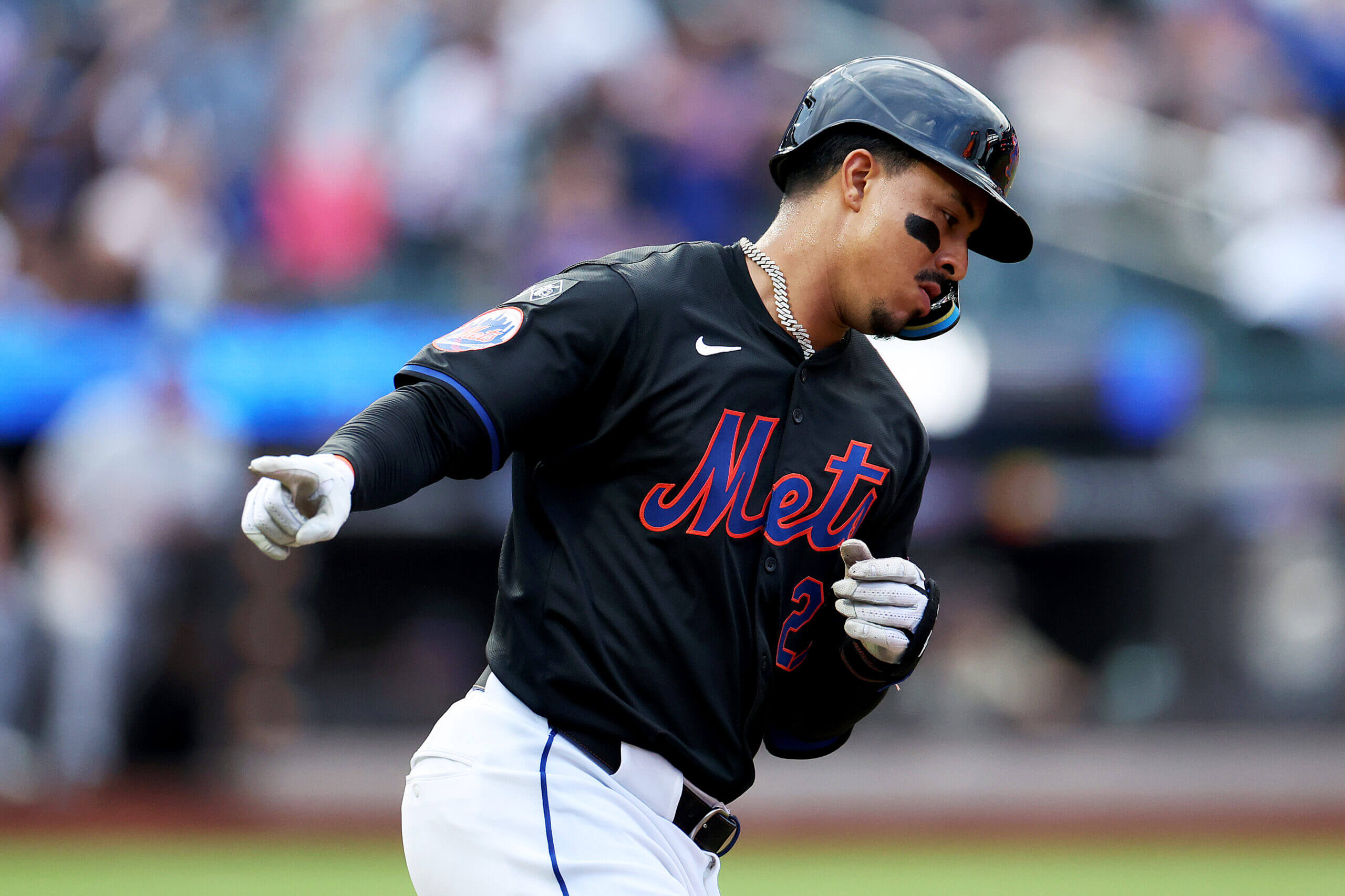 How can the Mets' long-term outlook affect their trade deadline plans?