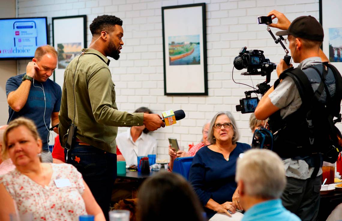 Fox & Friends co-host visits Columbus restaurant. This is what it was like inside.