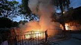 Manifestantes pró-Palestina atacam embaixada de Israel no México com coquetéis molotov, e seis ficam feridos; vídeo