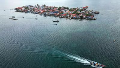 "La vida sigue": indígenas inician éxodo de isla panameña que devorará el mar
