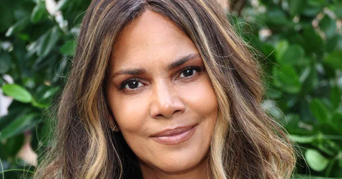 Fans Call Halle Berry a 'Super Woman' in New Gym Photo Baring Toned Abs