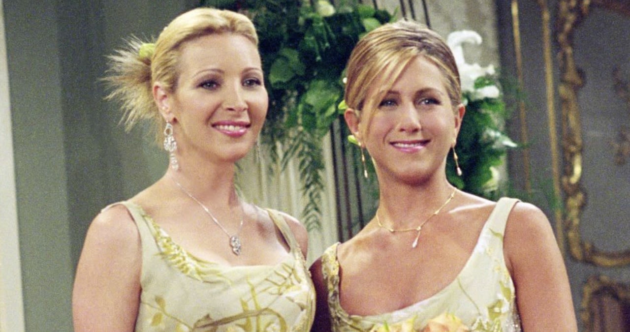 'Friends': Lisa Kudrow clarifies Jennifer Aniston's claims that she 'hated' when live audience laughed