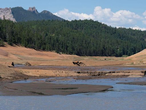 Colorado Springs weather: Temperatures cool slightly with more rain Tuesday