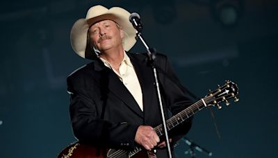 Alan Jackson extends farewell tour amid major health problems: 'I'm going to give them the best show'