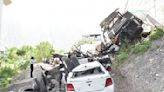 Tráiler choca y se cae desde puente de la autopista Monterrey-Saltillo