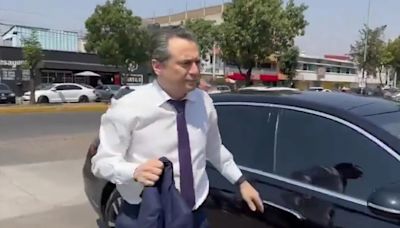 Este es el precio del lujoso automóvil en el que llegó Emilio Lozoya al Reclusorio Norte