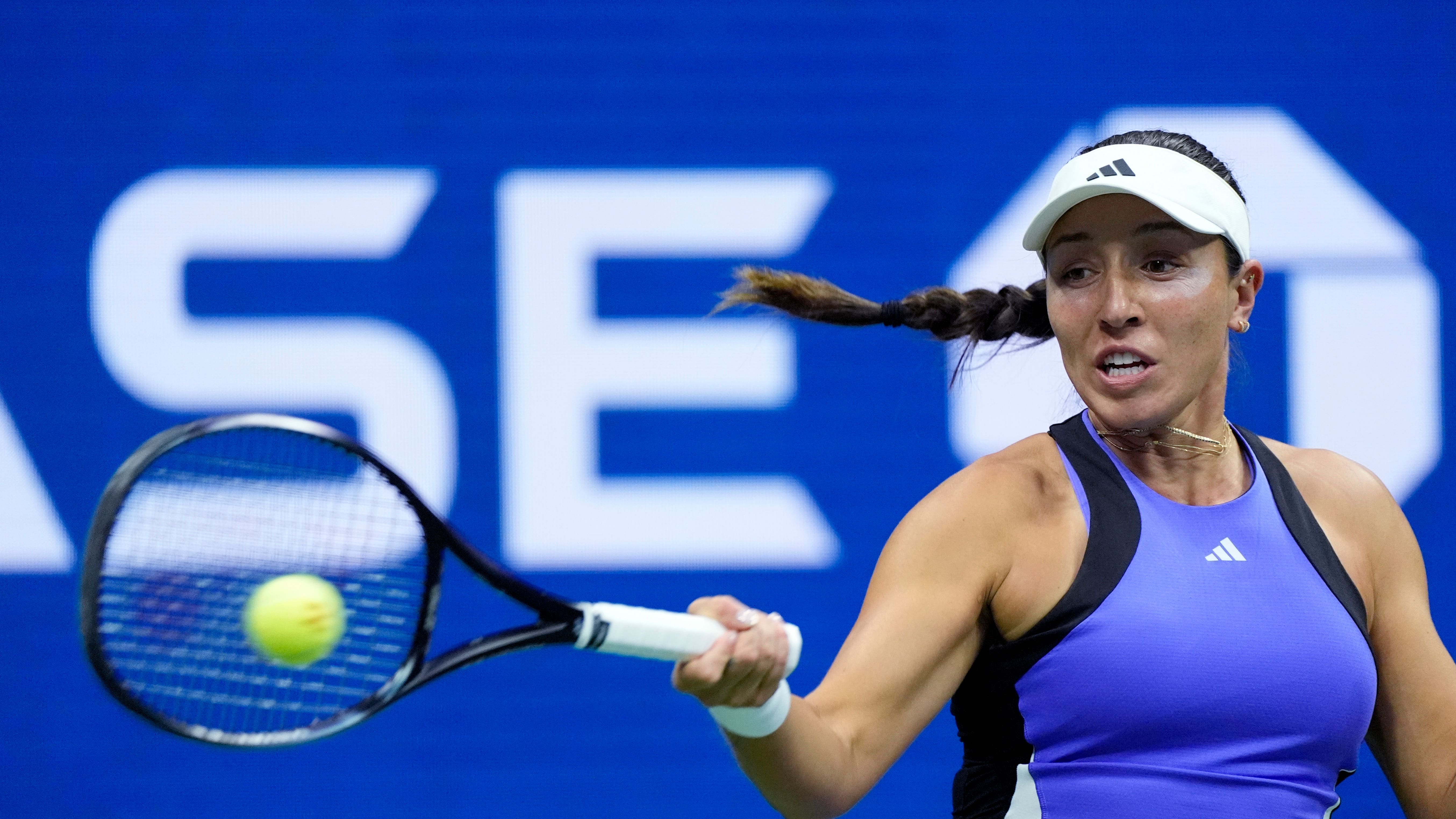 Jessica Pegula knocks out Iga Swiatek to earn spot in US Open semi-final