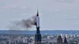 Una chispa de soldadura, probable causa del incendio en la aguja de la catedral francesa de Rouen