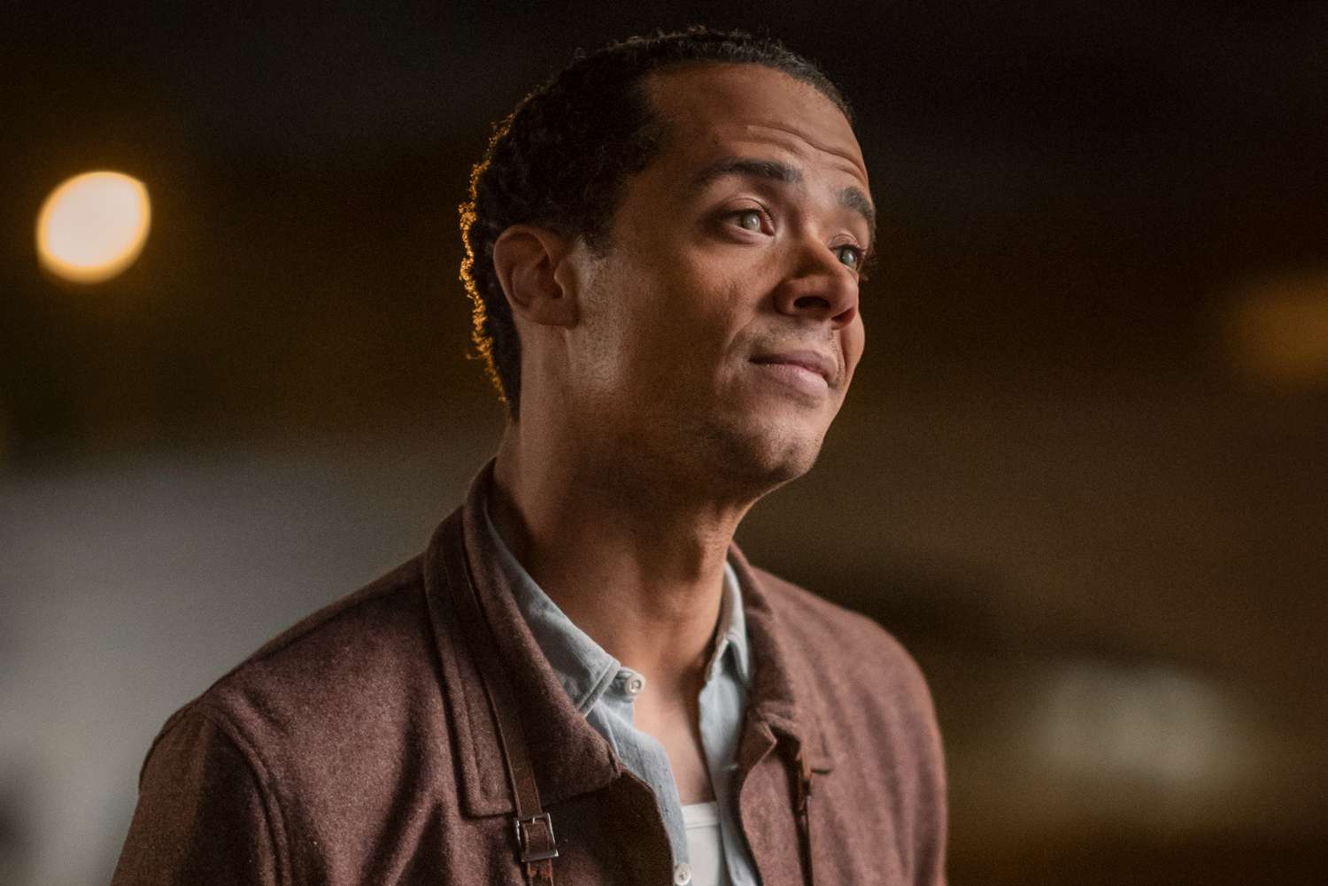 'Interview With the Vampire' star Jacob Anderson reacts to Louis' violent hookup