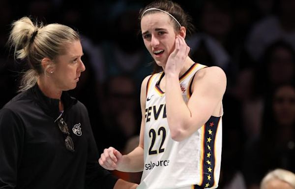 Caitlin Clark injury update: Fever rookie exits game vs. Liberty with ear issue | Sporting News Canada