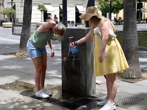 North and south Europe experience contrasting weather extremes as US bakes in the sun