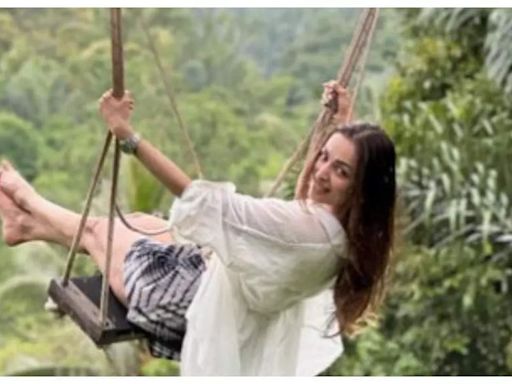 Malaika Arora looks radiant as she gives her fans a sneak peek into her tropical vacation - See photos | Hindi Movie News - Times of India