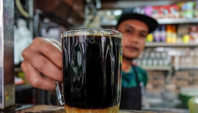 ‘Kurang manis’, please: Fahmi says govt halving sugar in drinks for official events