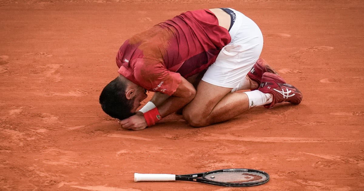 Novak Djokovic's French Open title defense ends because of an injured knee