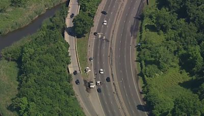 Van Wyck Expressway closed in Queens after crash throttles holiday traffic