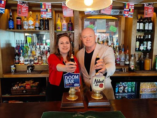 EastEnders star Ross Kemp spotted at Thurrock pub pulling pints