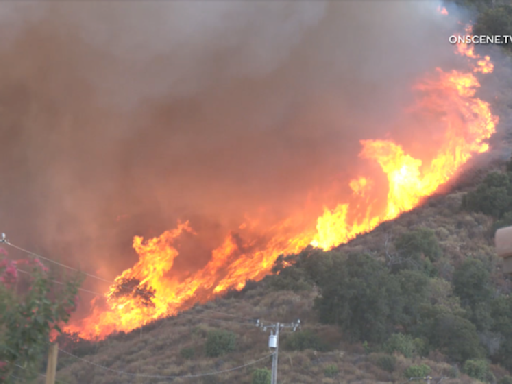 Macy fire gains ferocity, threatening homes near Lake Elsinore