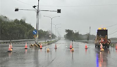 超大豪雨狂炸八掌溪 台1線省道2橋雙向封閉