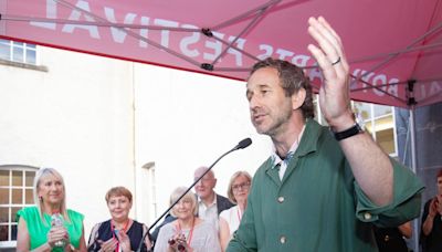 Chris O’Dowd lauds ‘head-the-balls masquerading as creative types’ as he opens Boyle Arts Festival