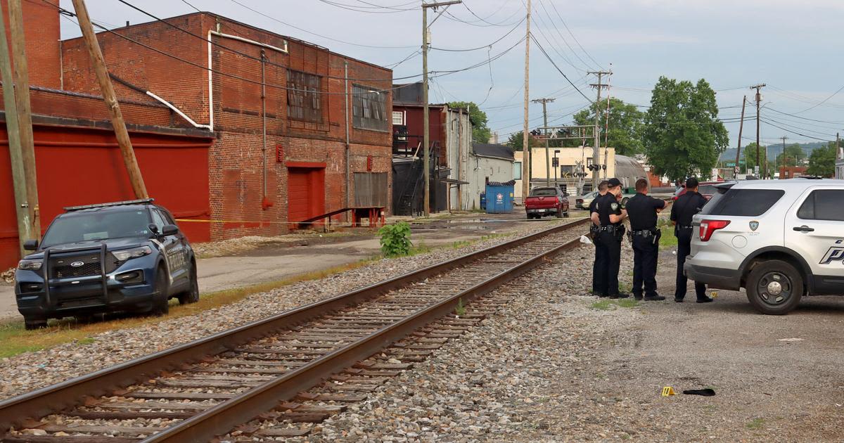 1 dead, suspect fled Railroad Avenue shooting on Charleston's West Side
