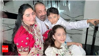 When Sanjay Dutt shared an adorable family picture with his wife Maanayata Dutt and kids during Covid-19 lockdown | Hindi Movie News - Times of India