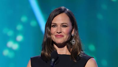 Jennifer Garner's moisturizer is 56% off - she warns to take your neck seriously