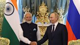 Vladimir Putin condecora a primer ministro de la India con la Orden de San Andrés
