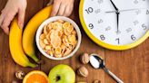 ¿Cuáles son las mejores horas para comer proteínas, carbohidratos y grasas?: Especialista detalla los horarios para sanar el metabolismo