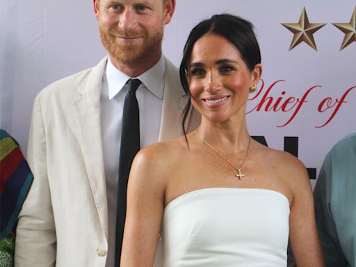 How Meghan Markle's Angelic Look in Nigeria Honors Princess Diana - E! Online
