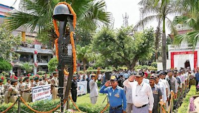 Kargil Vijay Diwas: Mandi pays tributes to its brave heroes