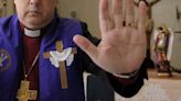 Lo que debe hacer un padre exorcista para espantar el mal