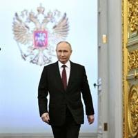 Putin, launching fifth term, promises Russians victory