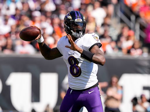 Lamar Jackson, Derrick Henry lead Ravens to massive, chaotic win over Joe Burrow, Bengals