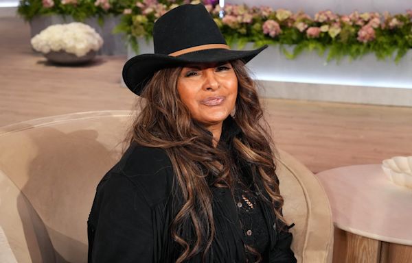 Pam Grier Reflects On Snoop Dogg Being A Good Kisser: “Oh My God, He Could Smooch”