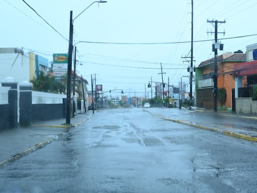 Jamaica mantiene el toque de queda por el paso del huracán Beryl que sacude al Caribe