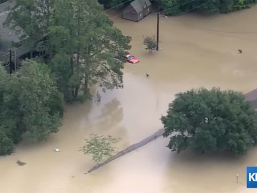 Flooding in progress: Where rivers and streams are out of their banks and where they're close